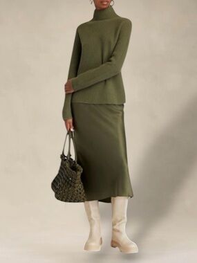 VINCE SHAKER RIBBED TURTLENECK 100% CASHMERE ARMY GREEN SWEATER